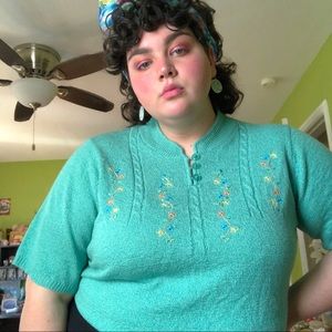 Floral embroidered knitted top